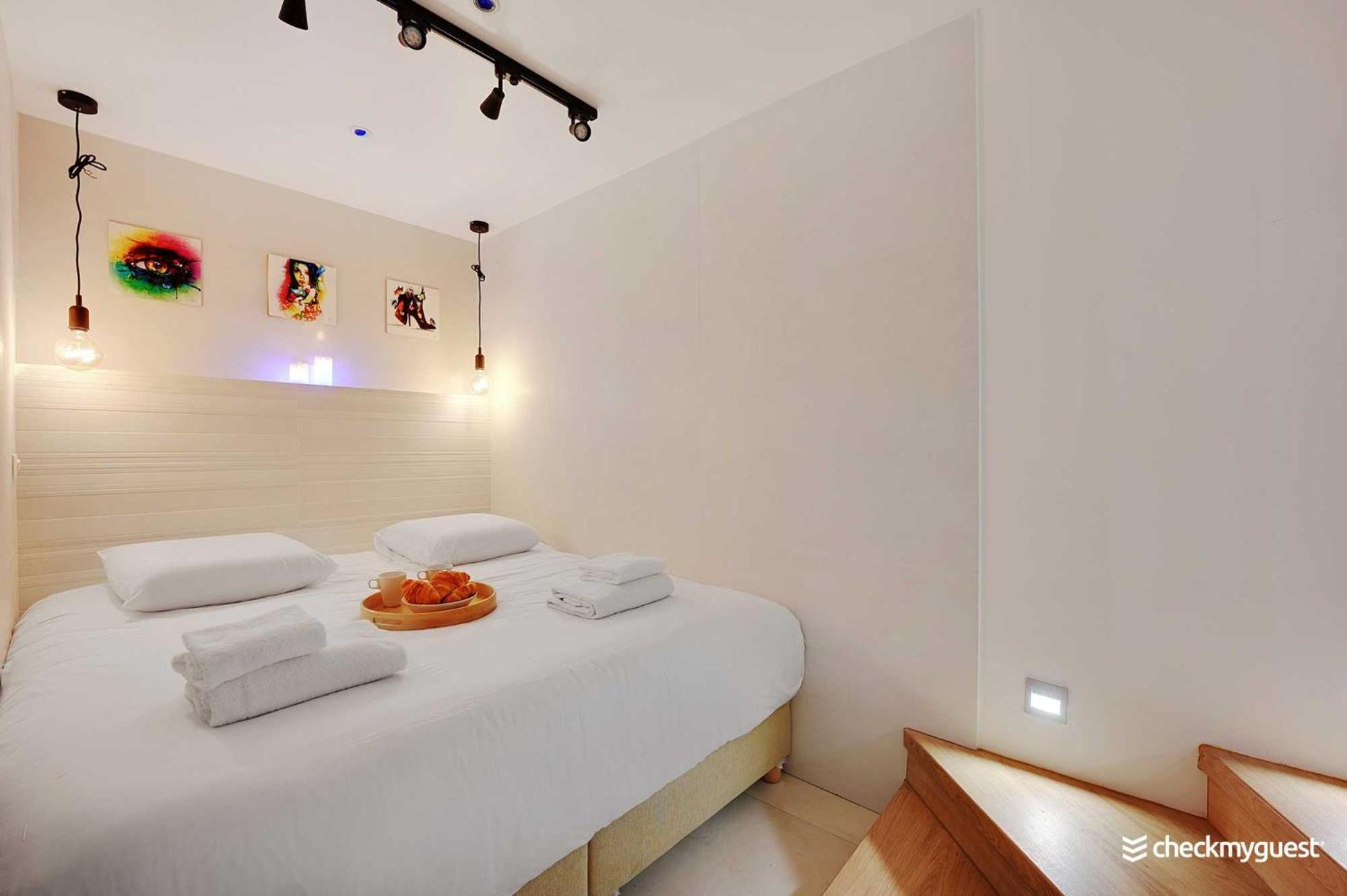 Appartement Intimate With Air Conditioner & Jacuzzi 2br 6p Montmartre *