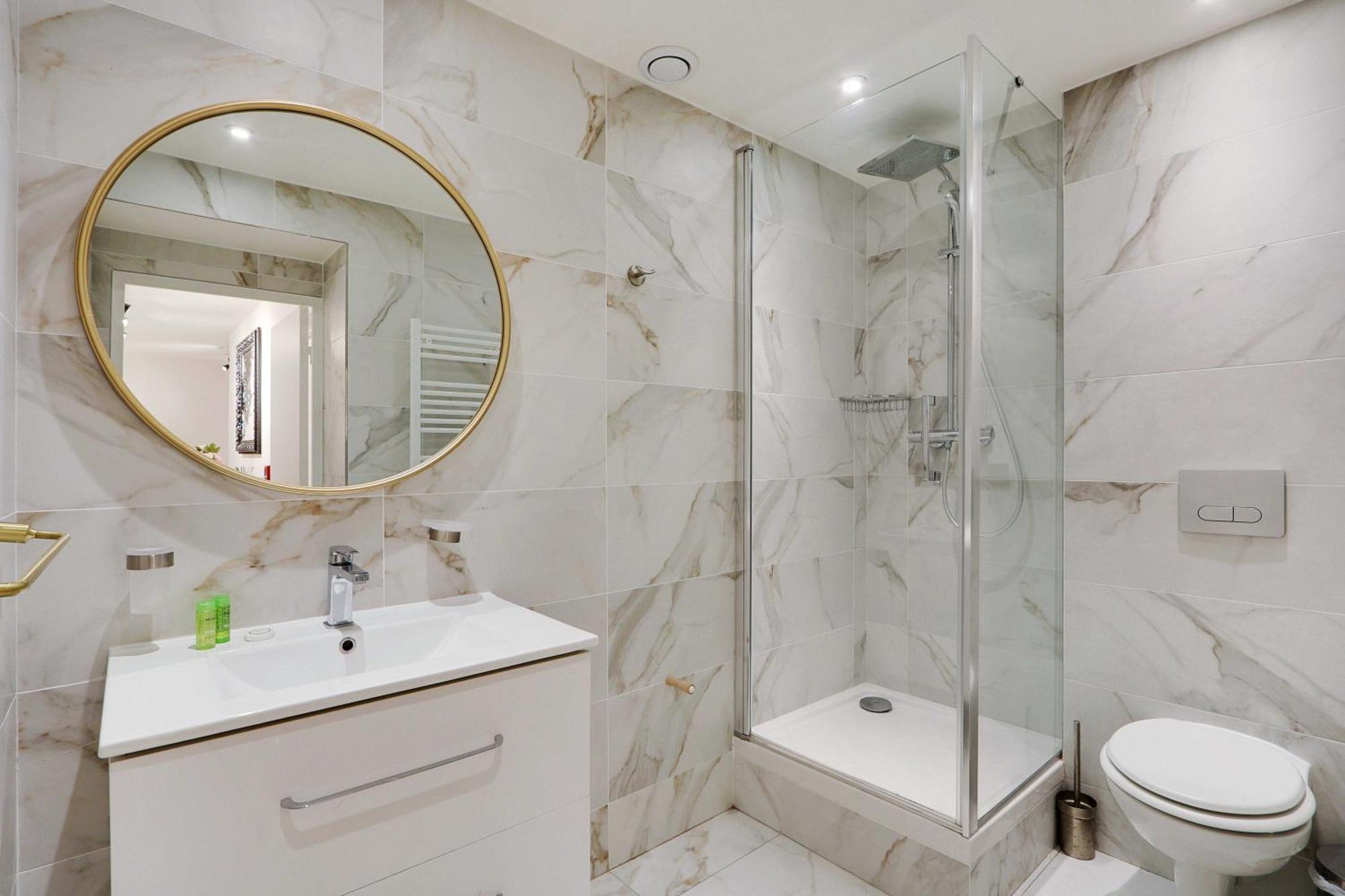 Intimate With Air Conditioner & Jacuzzi 2br 6p Montmartre Appartement *